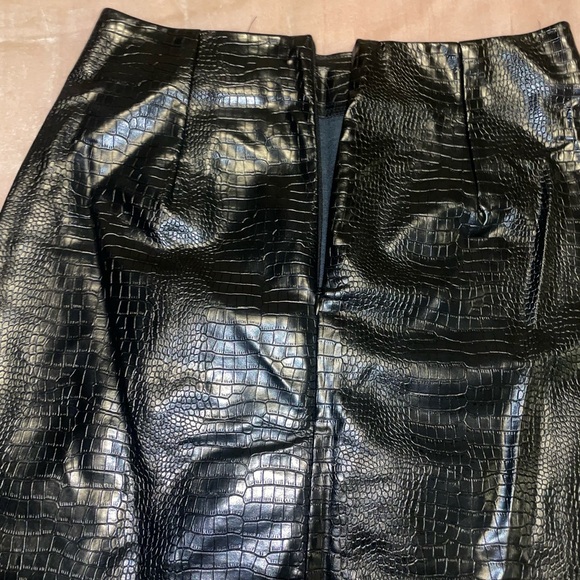 LBD Black faux leather croc high slit mini skirt size small patent - Picture 3 of 3